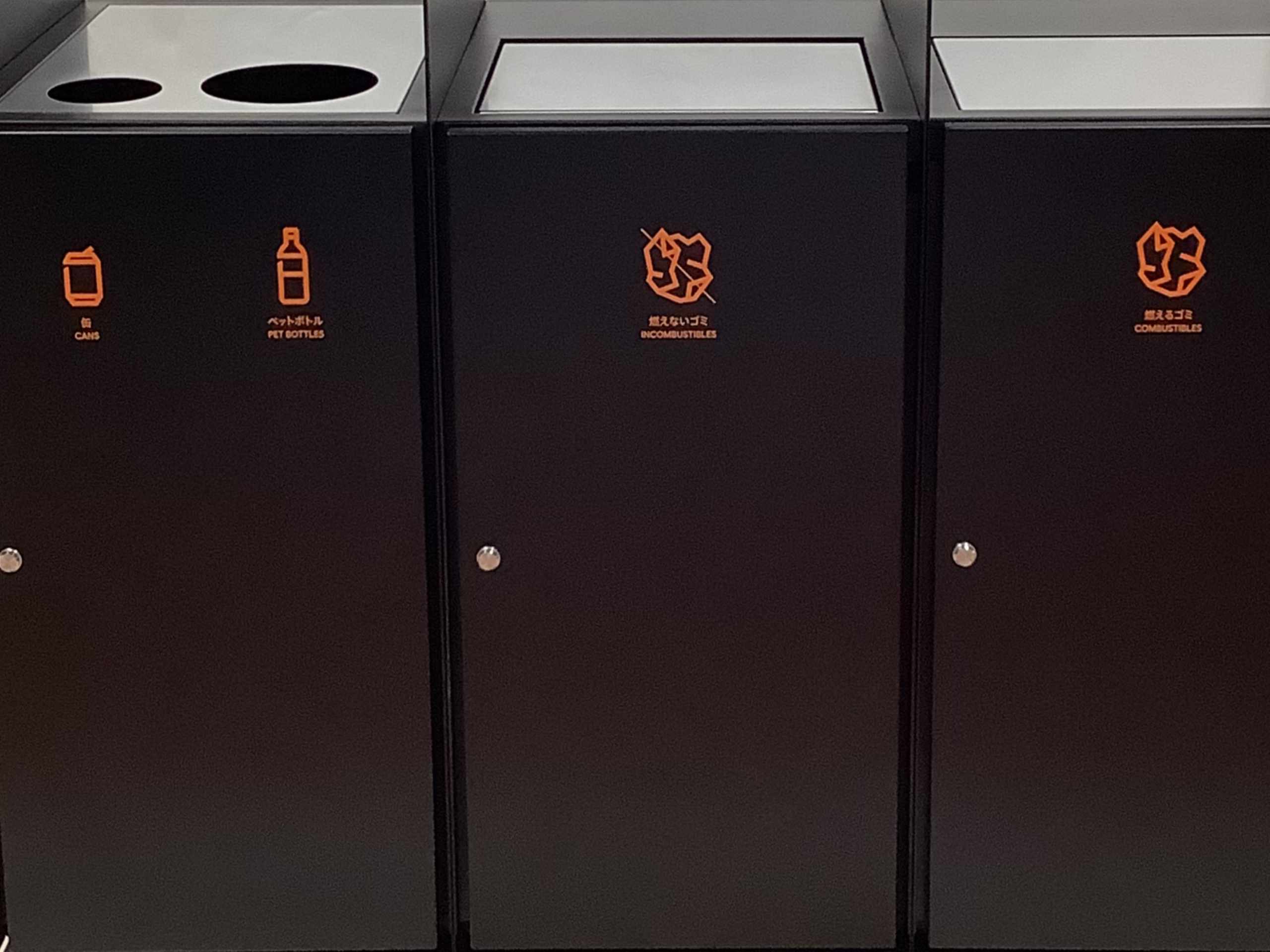 特注70Ｌ屋外用ダストボックス サインとハンドルキー